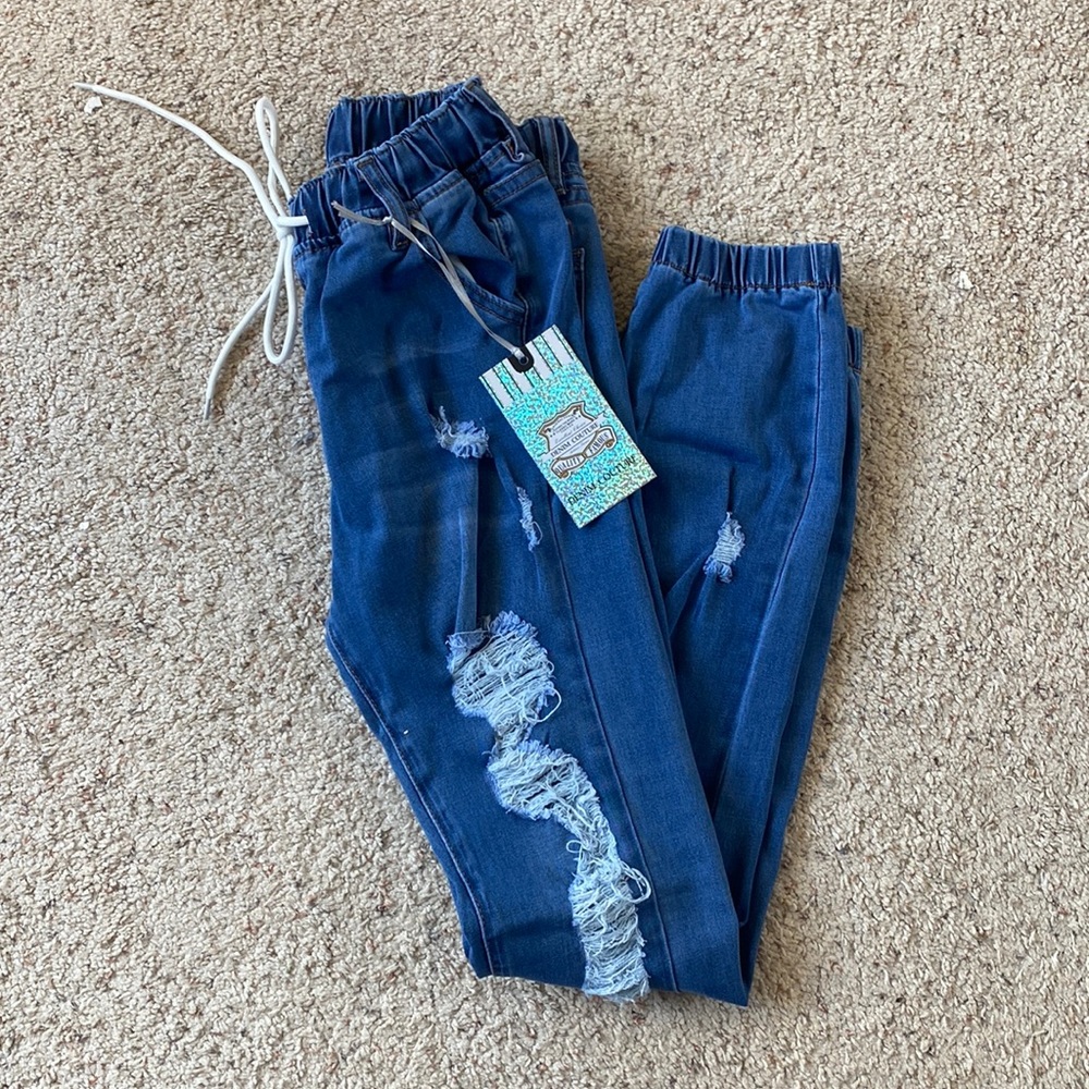 Denim Couture Pants. Waist 28 inches, a length 29 1/2 inches.